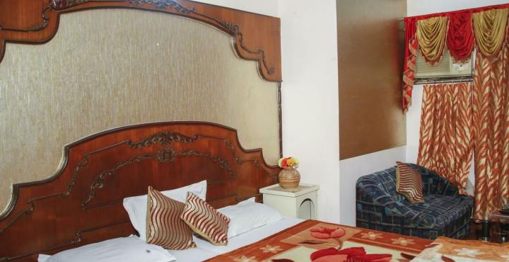 Hotel Heera Holiday Inn